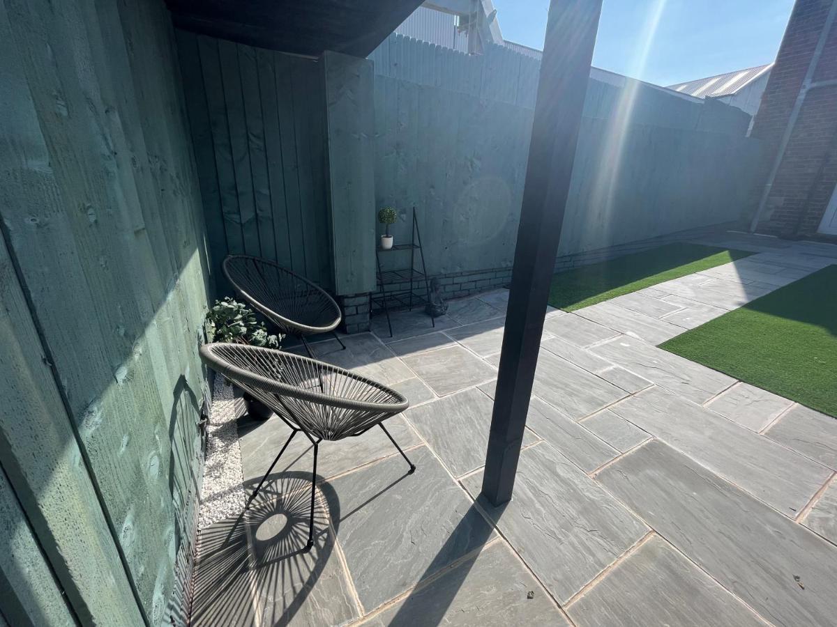 Hilton House Villa Барнзли Екстериор снимка