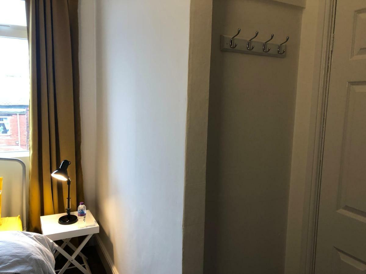Hilton House Villa Барнзли Екстериор снимка